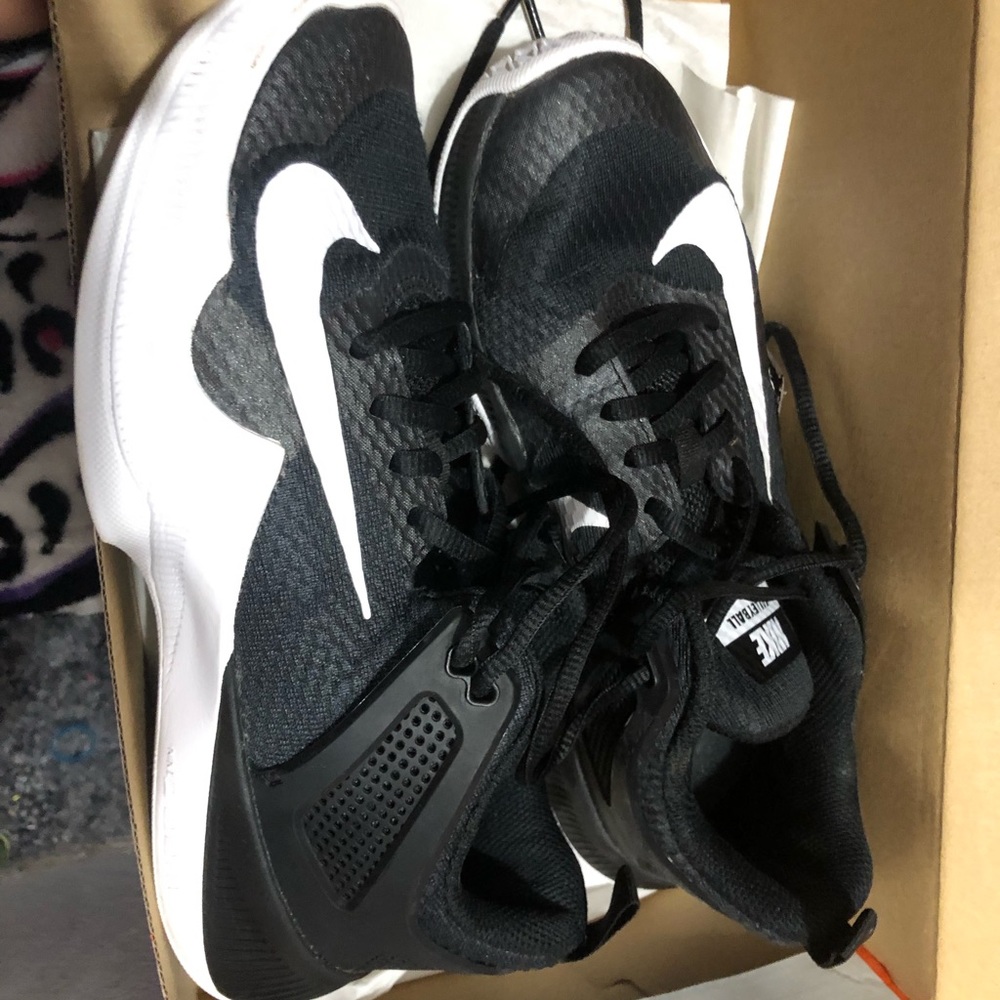 Nike Women’s Air Zoom Hyperace Volleyball Shoe